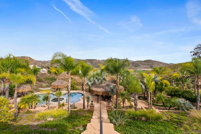 1101 Sierra Linda, Escondido, CA 92025