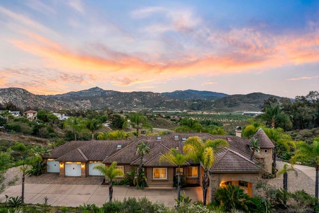 1101 Sierra Linda, Escondido, CA 92025