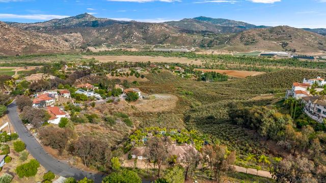 1101 Sierra Linda, Escondido, CA 92025
