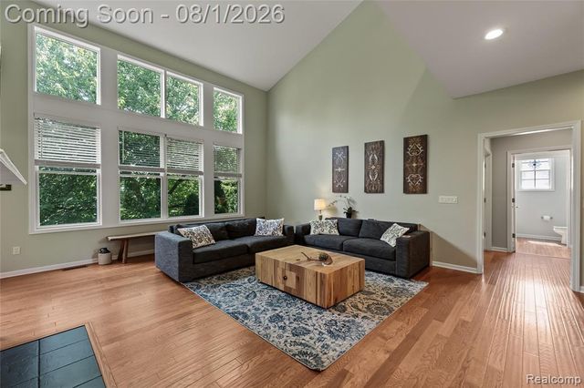 887 Loggers Circle, Rochester, MI 48307