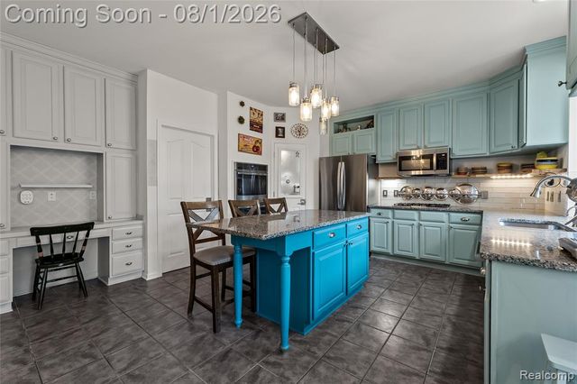 887 Loggers Circle, Rochester, MI 48307