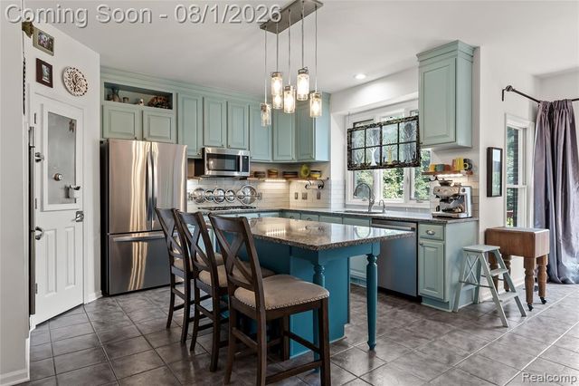 887 Loggers Circle, Rochester, MI 48307