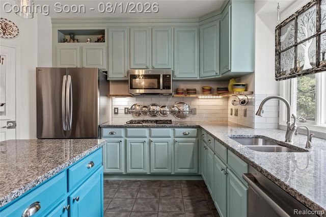 887 Loggers Circle, Rochester, MI 48307