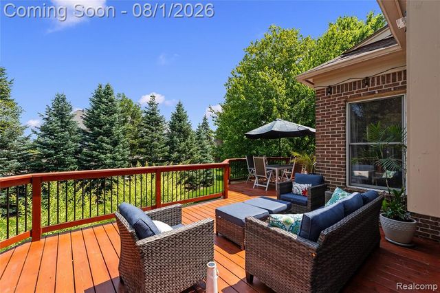 887 Loggers Circle, Rochester, MI 48307