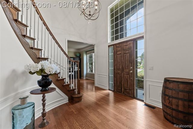887 Loggers Circle, Rochester, MI 48307