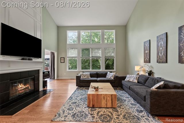 887 Loggers Circle, Rochester, MI 48307