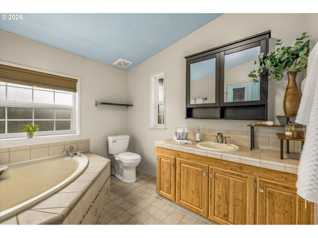 25017 Ne 231ST St, Battle Ground, WA 98604