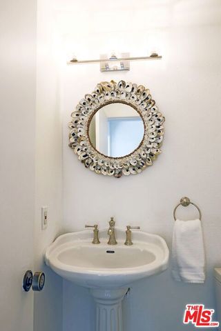 21821 Burbank Boulevard 151, Los Angeles, CA 91367