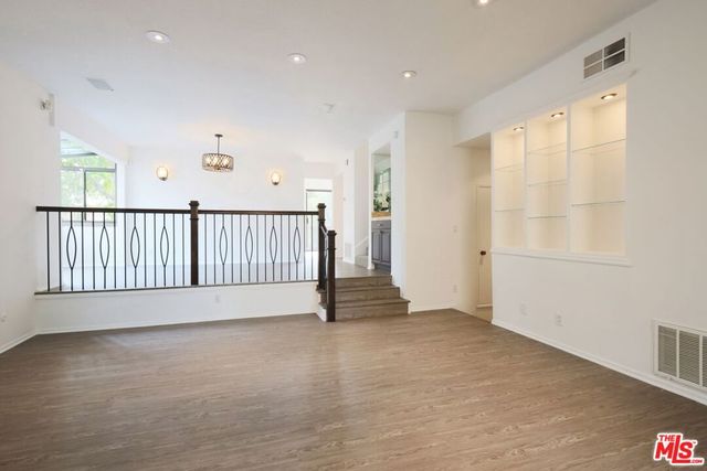 21821 Burbank Boulevard 151, Los Angeles, CA 91367