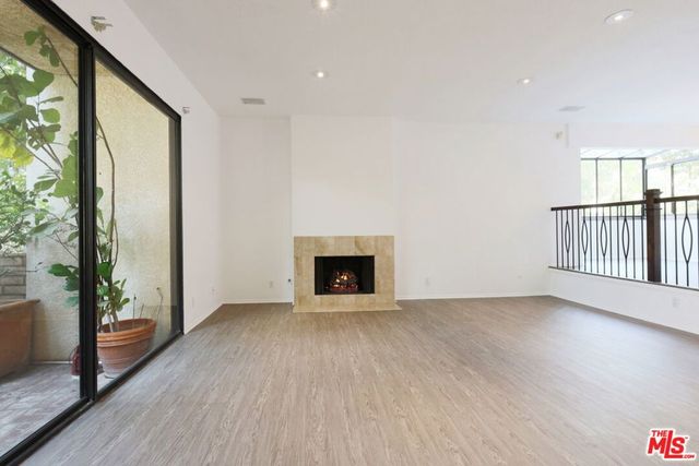 21821 Burbank Boulevard 151, Los Angeles, CA 91367
