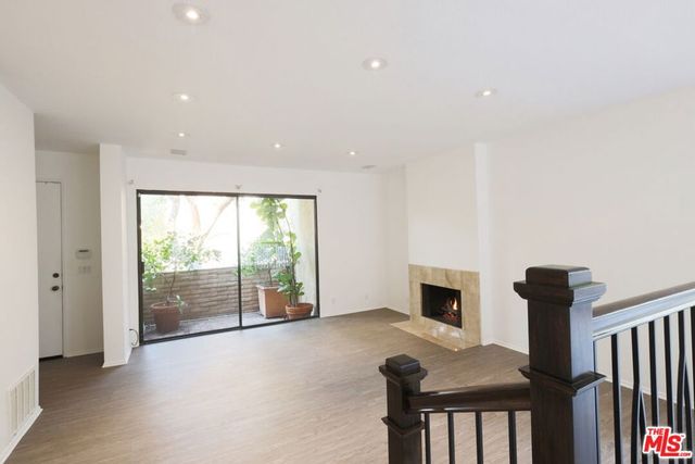 21821 Burbank Boulevard 151, Los Angeles, CA 91367