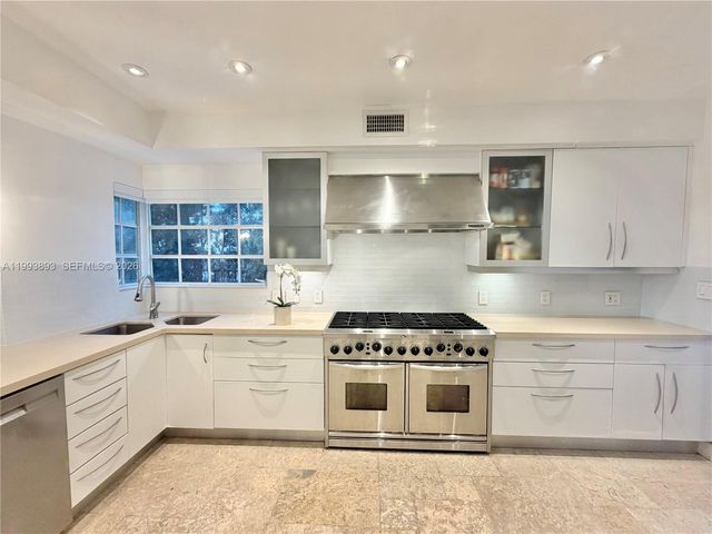 224 S Coconut Ln, Miami Beach, FL 33139