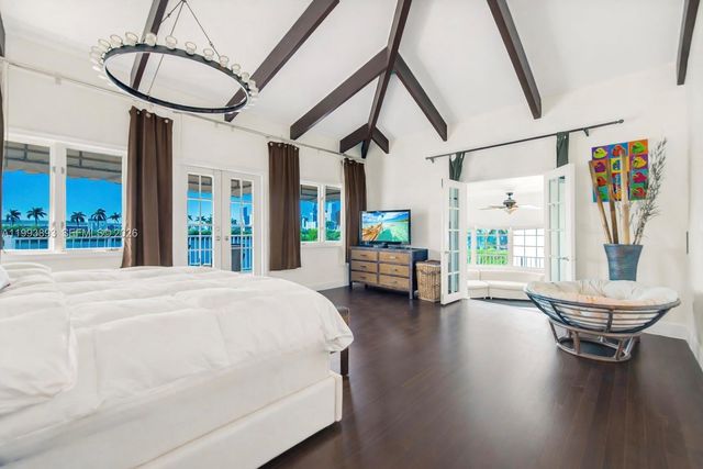 224 S Coconut Ln, Miami Beach, FL 33139