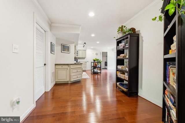 7101 IDYLWOOD RD, Falls Church, VA 22043