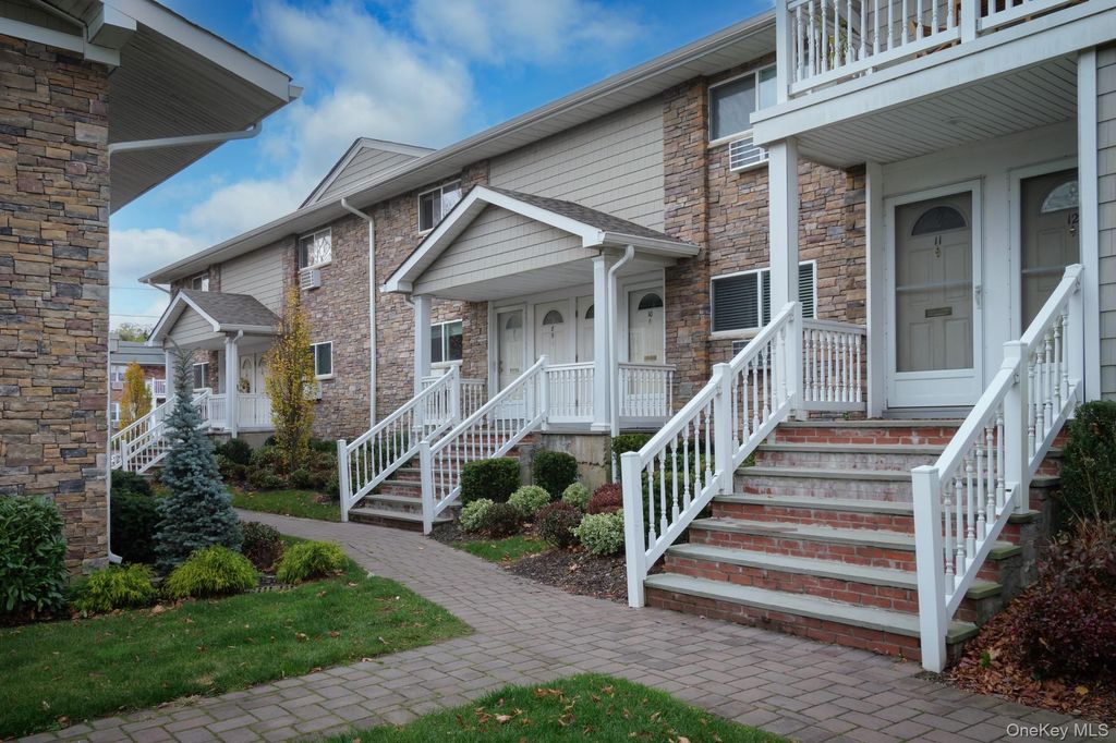 19 friendly Court FC19, Babylon, NY 11704