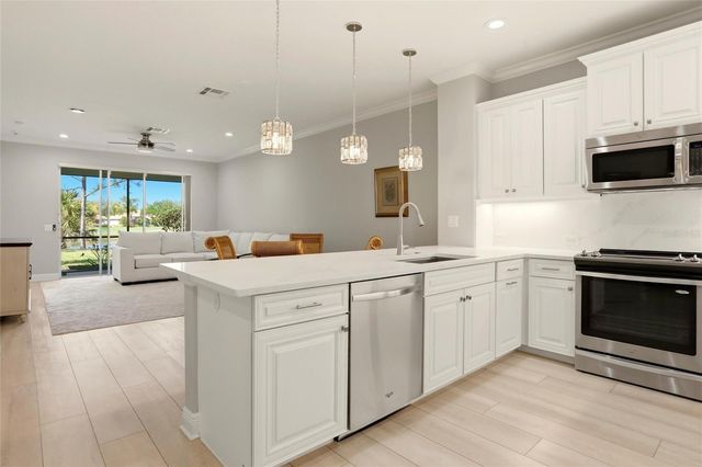 8142 MIRAMAR WAY, Bradenton, FL 34202