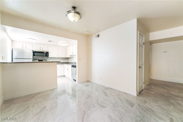 5261 River Glen Drive 201, Las Vegas, NV 89103