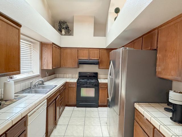 5909 Lugene Avenue, Bakersfield, CA 93313