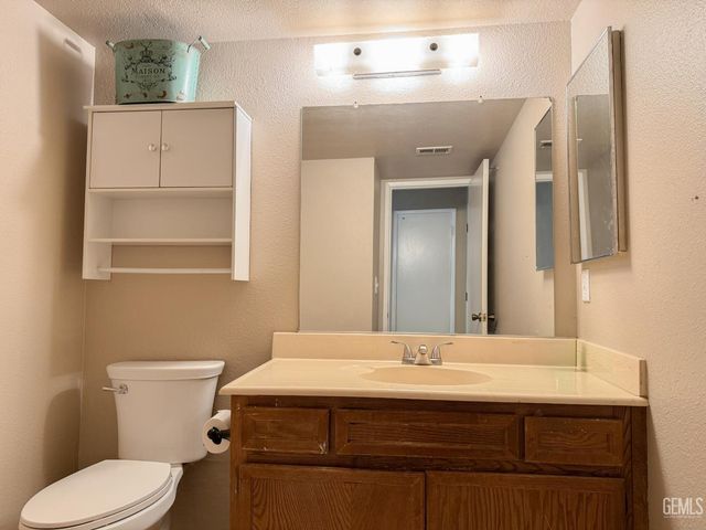 5909 Lugene Avenue, Bakersfield, CA 93313