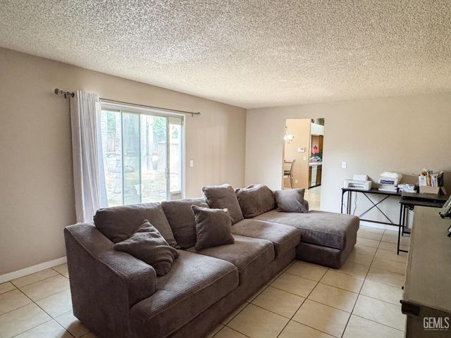 5909 Lugene Avenue, Bakersfield, CA 93313