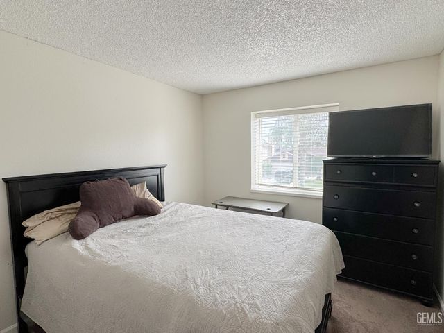 5909 Lugene Avenue, Bakersfield, CA 93313