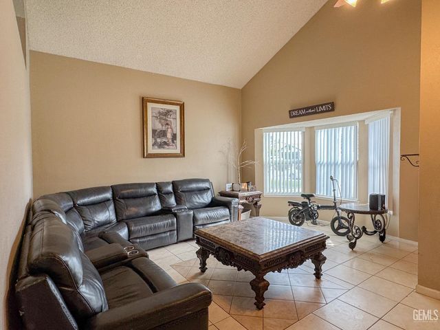 5909 Lugene Avenue, Bakersfield, CA 93313