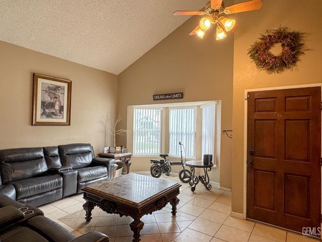 5909 Lugene Avenue, Bakersfield, CA 93313