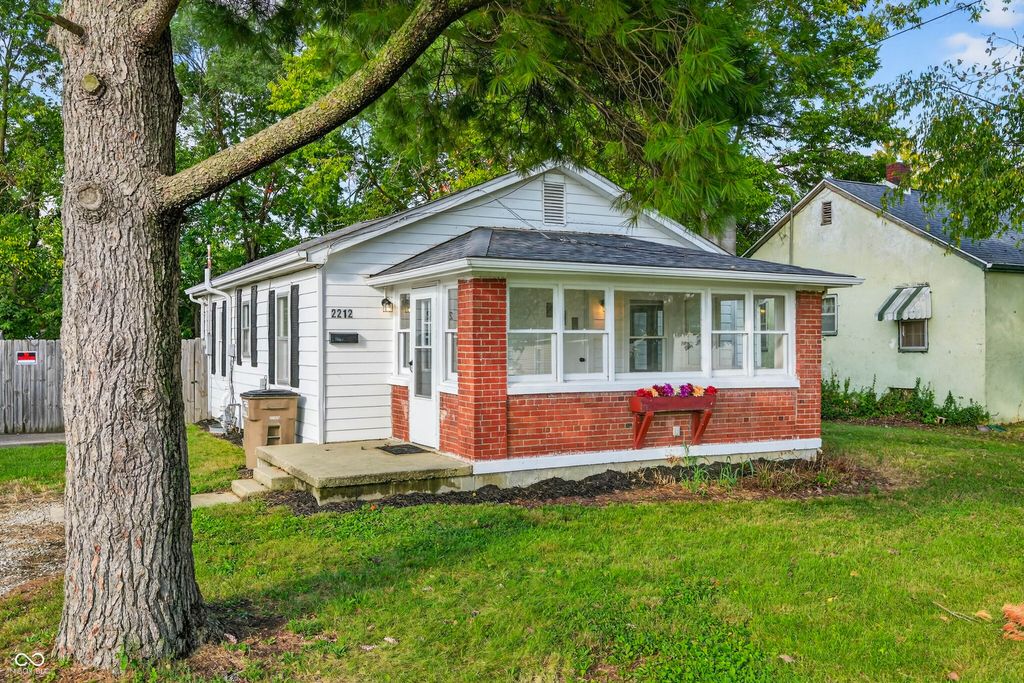 2212 Mapleton Court, Columbus, IN 47201