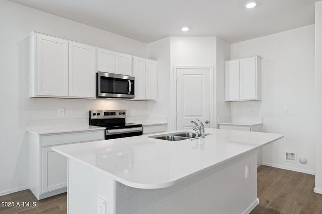 18448 W BUCKSKIN Trail, Wittmann, AZ 85361