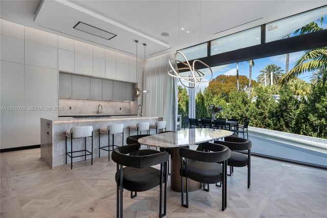 1045 W 47th Ct, Miami Beach, FL 33140