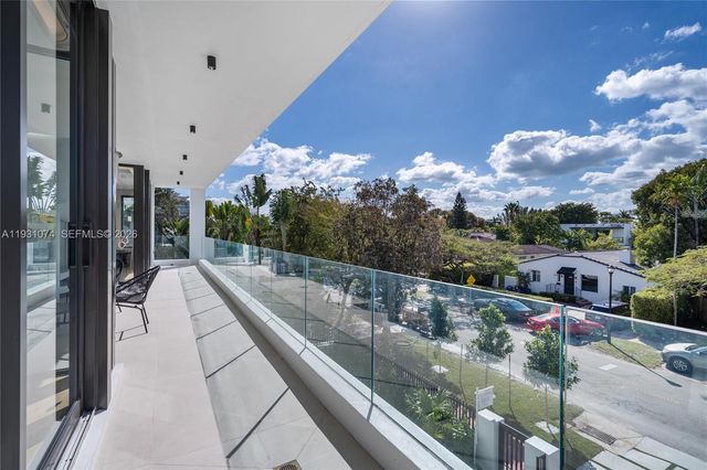 1045 W 47th Ct, Miami Beach, FL 33140