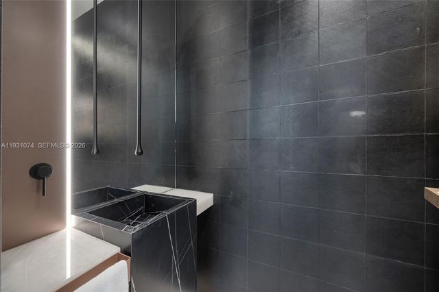 1045 W 47th Ct, Miami Beach, FL 33140