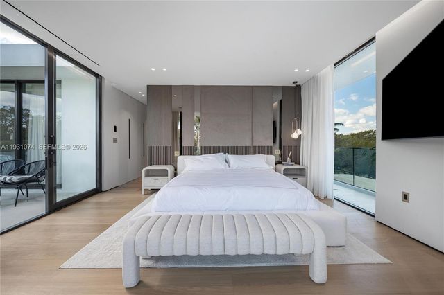 1045 W 47th Ct, Miami Beach, FL 33140