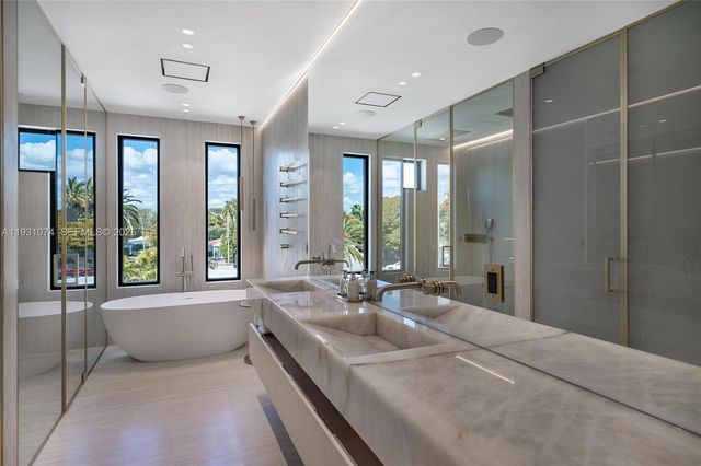 1045 W 47th Ct, Miami Beach, FL 33140