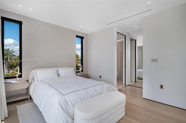 1045 W 47th Ct, Miami Beach, FL 33140