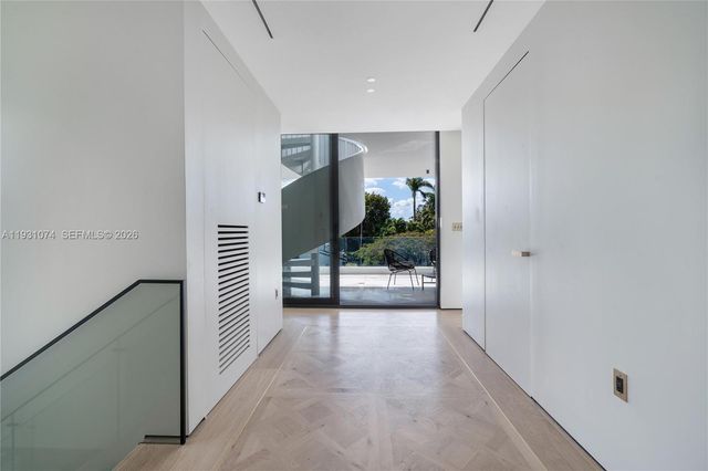 1045 W 47th Ct, Miami Beach, FL 33140