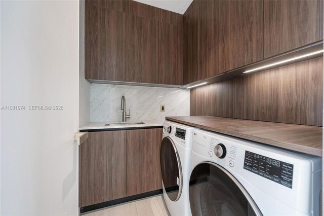 1045 W 47th Ct, Miami Beach, FL 33140