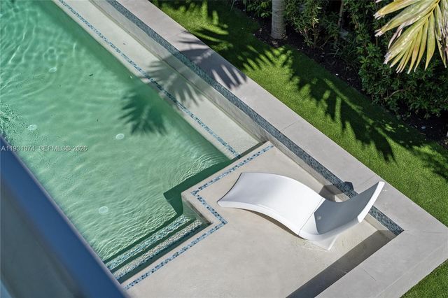 1045 W 47th Ct, Miami Beach, FL 33140