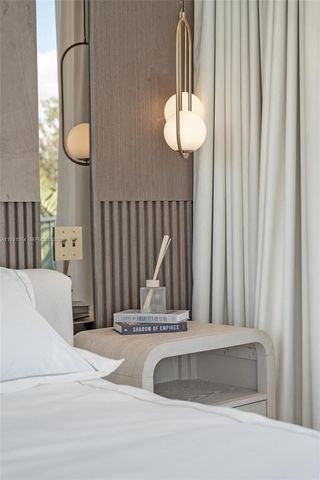 1045 W 47th Ct, Miami Beach, FL 33140