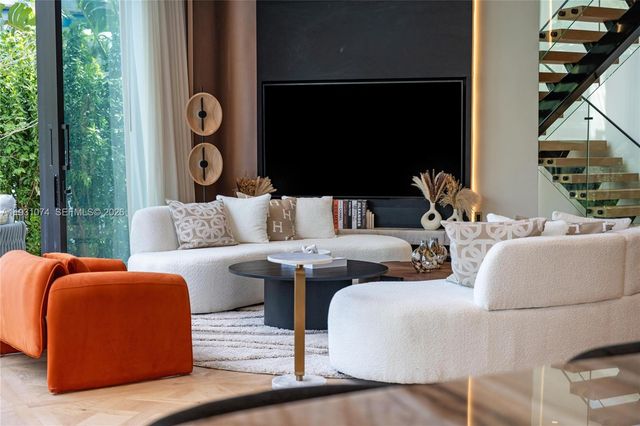 1045 W 47th Ct, Miami Beach, FL 33140