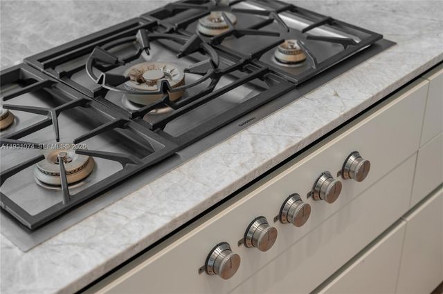 1045 W 47th Ct, Miami Beach, FL 33140