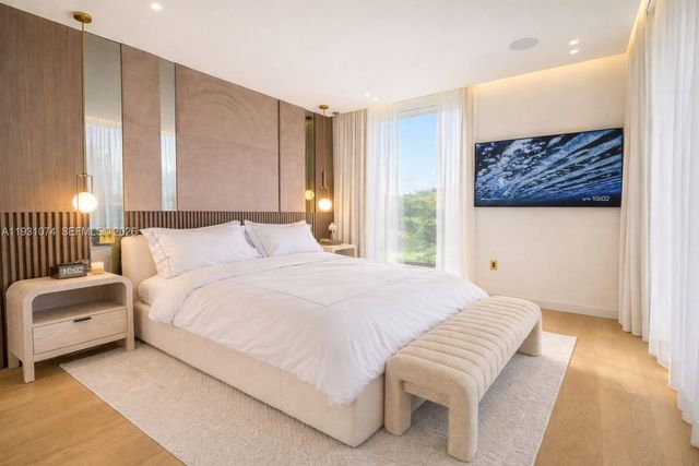 1045 W 47th Ct, Miami Beach, FL 33140