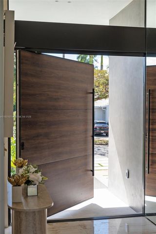 1045 W 47th Ct, Miami Beach, FL 33140