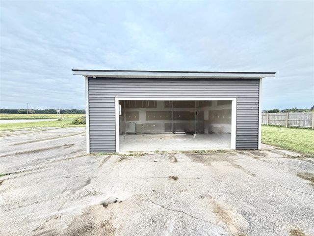 7564 13 Mile Road, Rockford, MI 49341