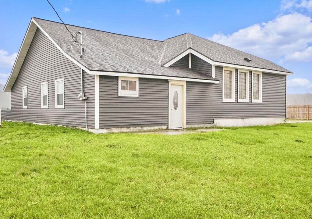 7564 13 Mile Road, Rockford, MI 49341