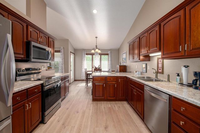 485 W PACKER AVENUE, Oshkosh, WI 54901