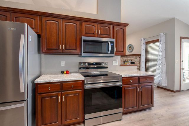 485 W PACKER AVENUE, Oshkosh, WI 54901