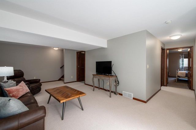 485 W PACKER AVENUE, Oshkosh, WI 54901