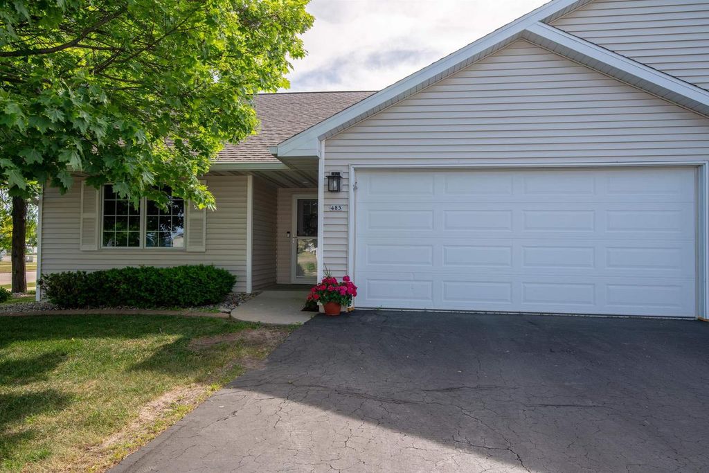 485 W PACKER AVENUE, Oshkosh, WI 54901