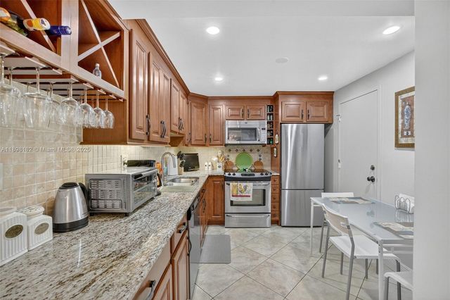 1833 S Ocean Dr 1004, Hallandale Beach, FL 33009